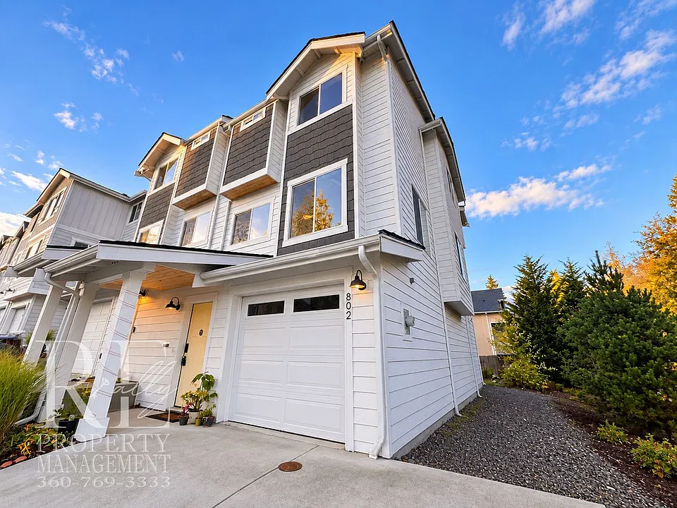802 NW Highgarden Dr