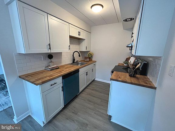 4th image of 1 Radnor Dr APT F-2