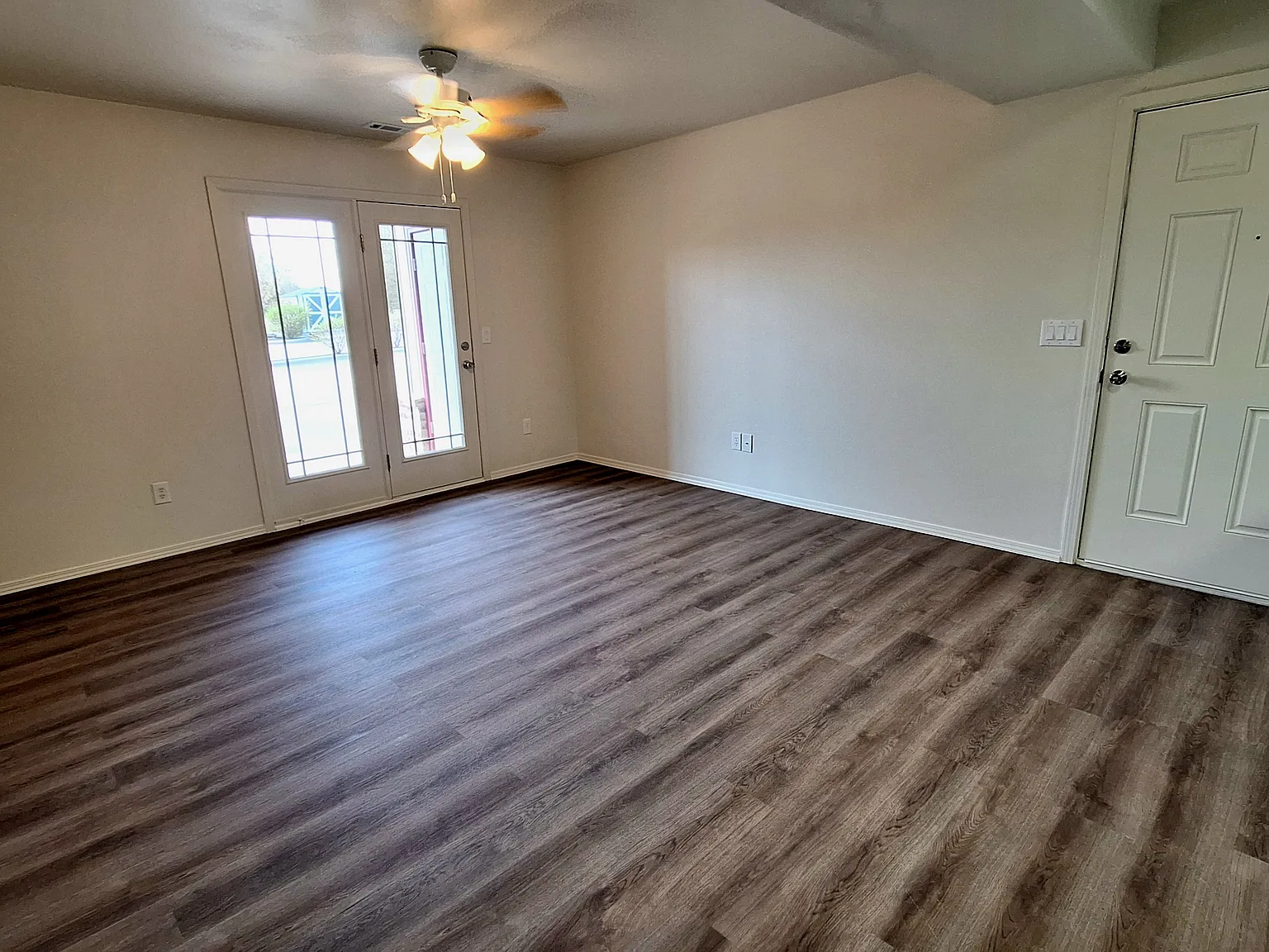 Collins Point Apartments — Photo 3
