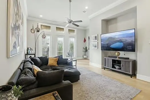 3 bed, 3.5 bath, 2370 sqft, $3,200 — Photo 4