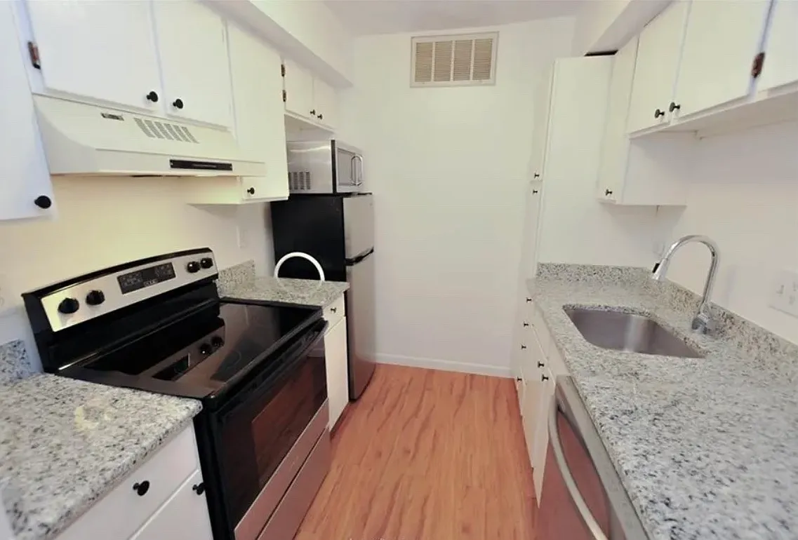 1 bed, 585 sqft, $950 — Photo 4