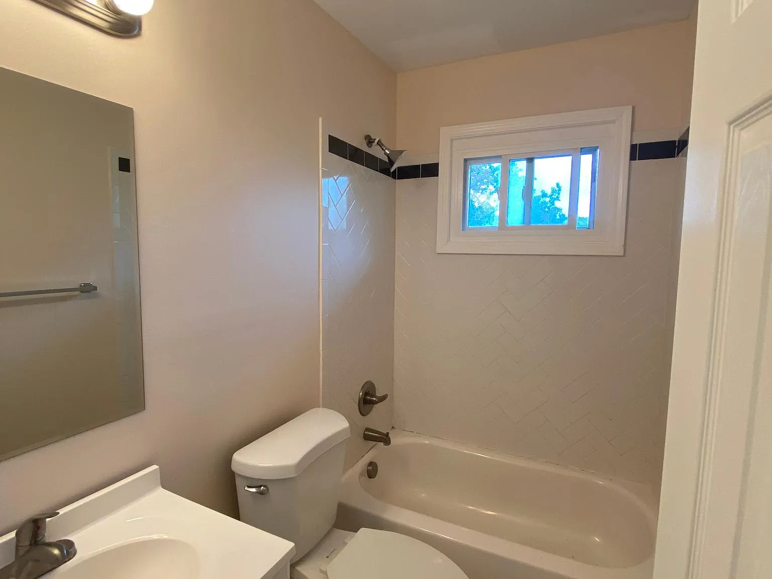 1413 Townley Dr — Photo 4