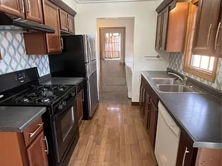 16783 Lyons Ave SE — Photo 2