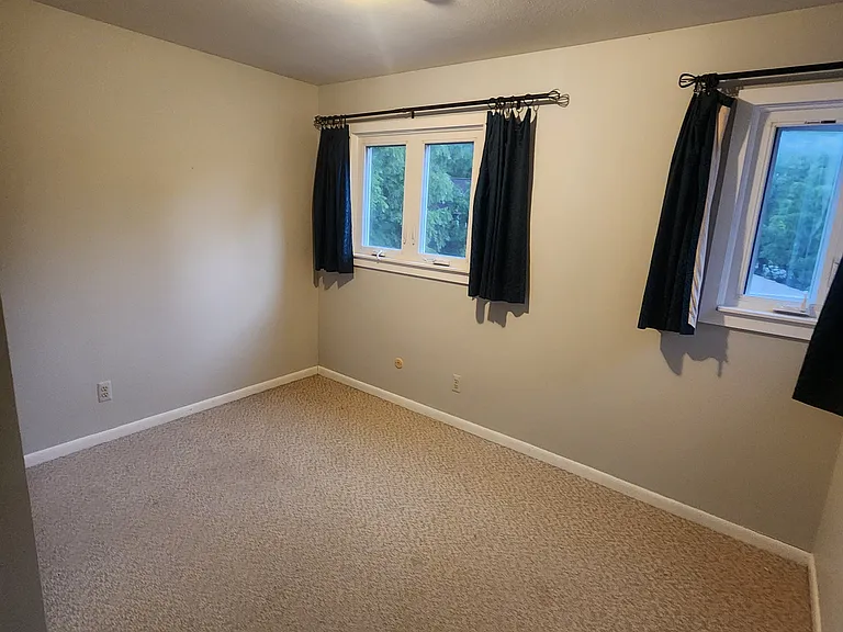 Chalmers Dr — Photo 19