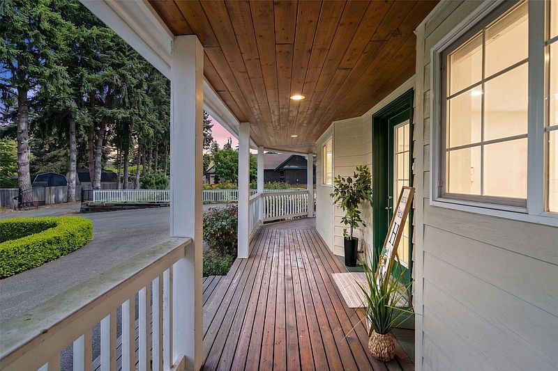 5th image of 19702 8th Avenue S