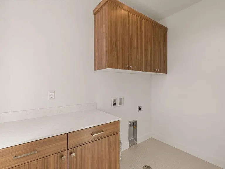 2433 Patricia Dr — Photo 21