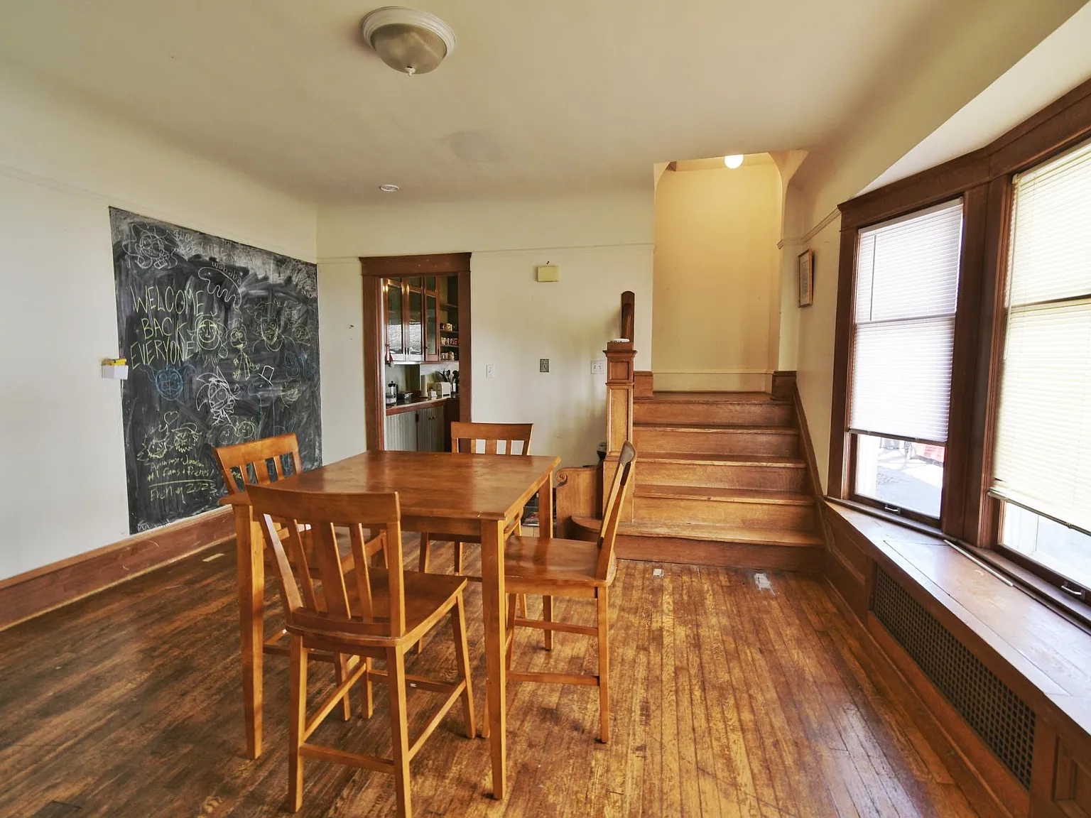 2282 Grandview Ave — Photo 3