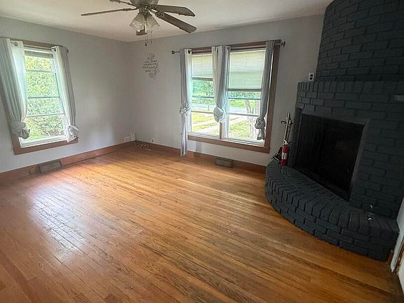 2nd image of 2127 W 51st St