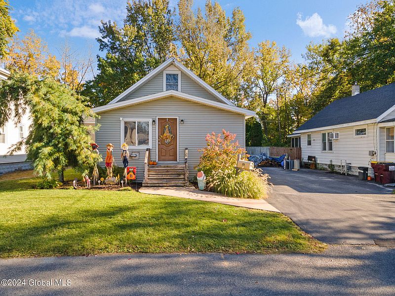 2nd image of 21 Lockrow Boulevard