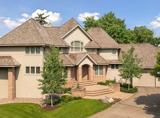 2521 Cross Point Rd, Wayzata, MN 55391