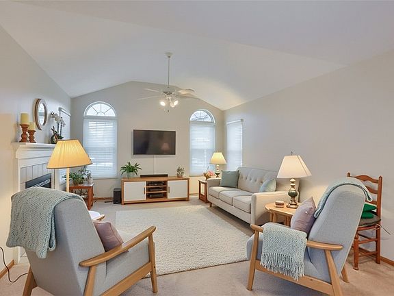3rd image of 55 Ashford Dr