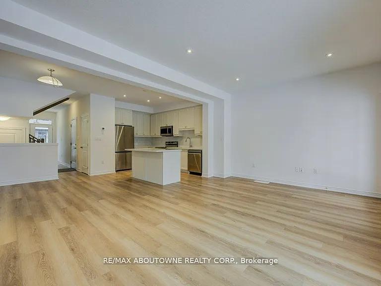 120 Court Dr #85 — Photo 8