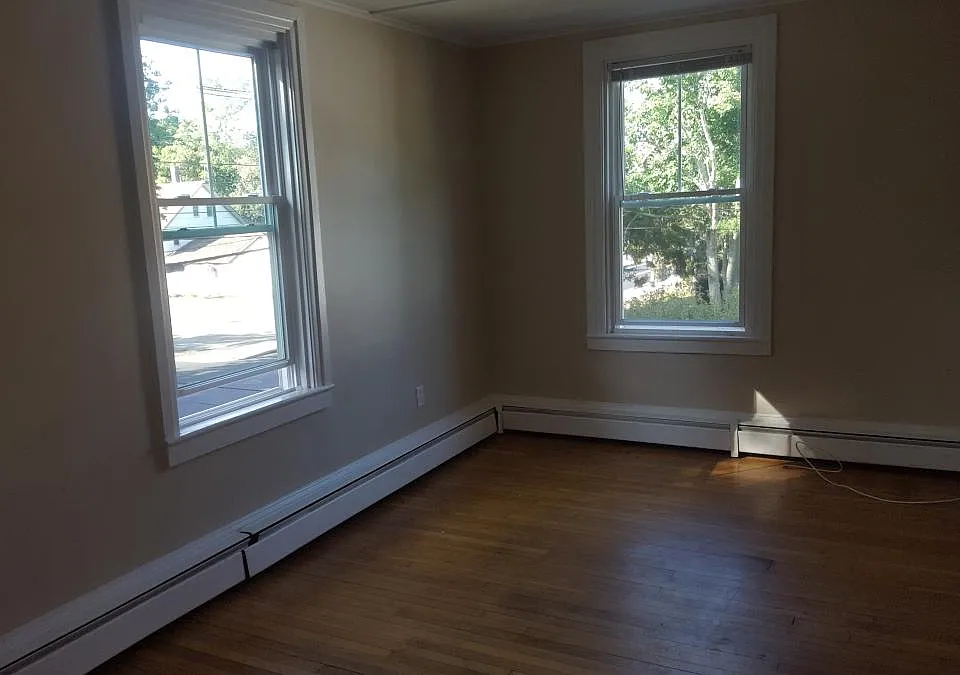 living room - lots of light