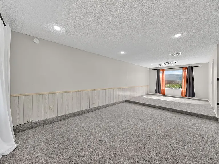 389 Summer Creek Ct — Photo 5