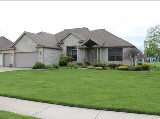 5732 Crossroads Ct, Waterville, OH 43566