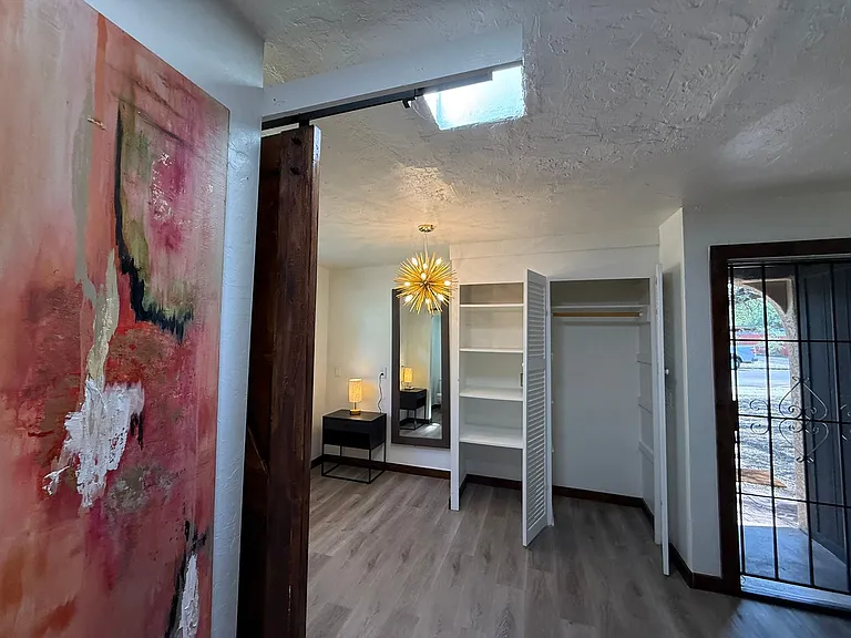 239 N Warren Ave — Photo 13