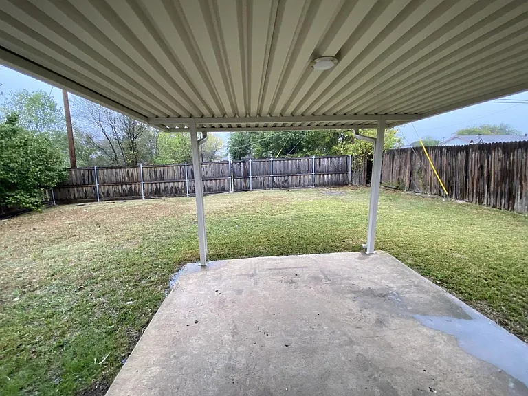 1105 Montclair Dr — Photo 12