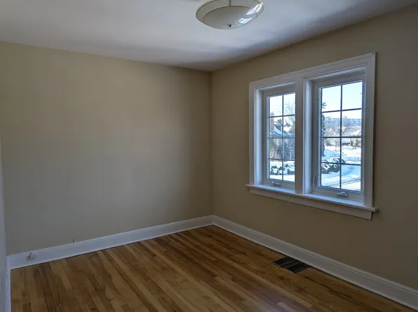 106 Renfrew Ave, Ottawa, ON K1S 1Z8