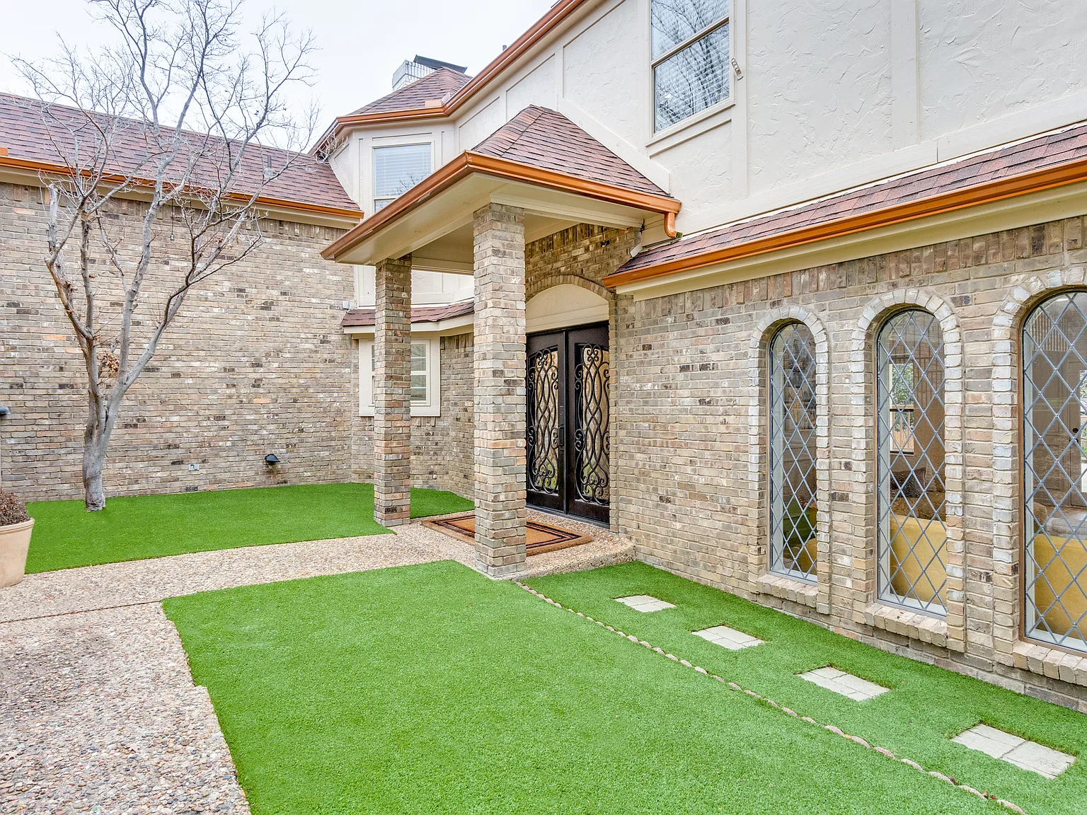3 bed, 2.5 bath, 2161 sqft, $5,089 — Photo 3