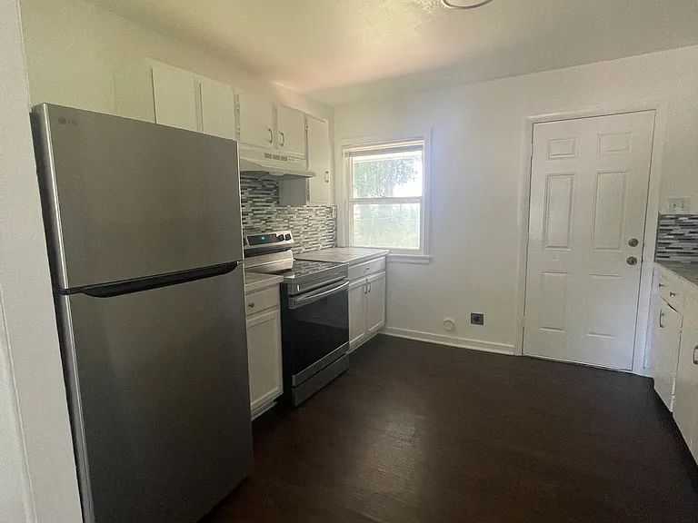 605 S Magnolia St — Photo 5