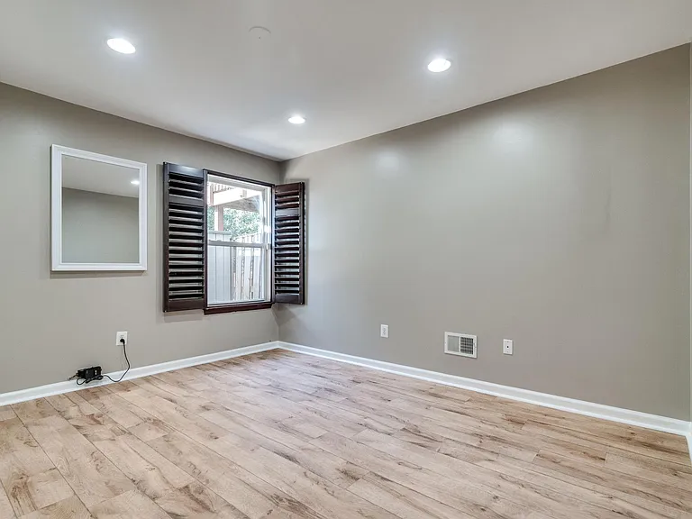 6412 Warren Point Ct — Photo 14