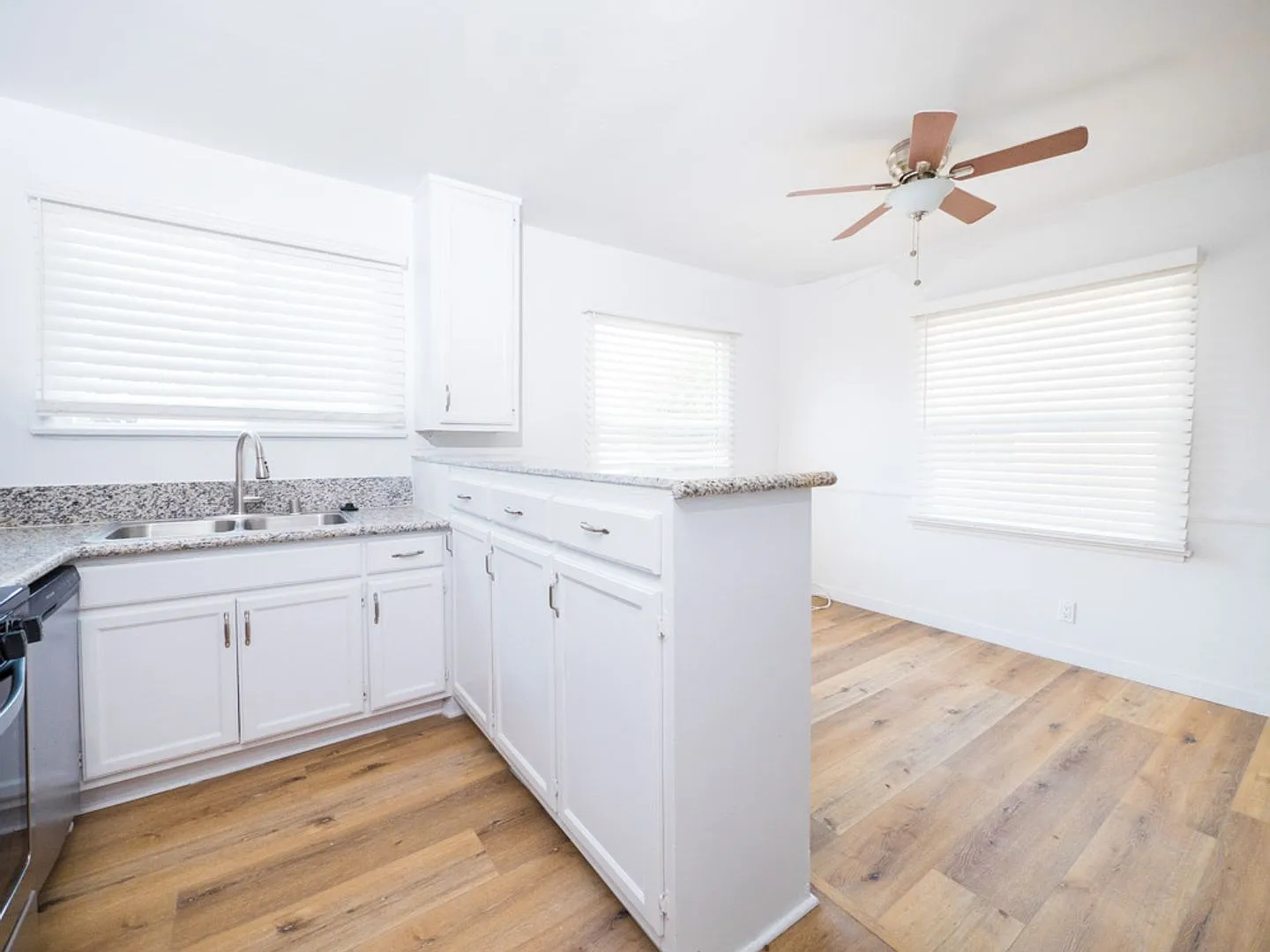 11320 Tiara St — Photo 4