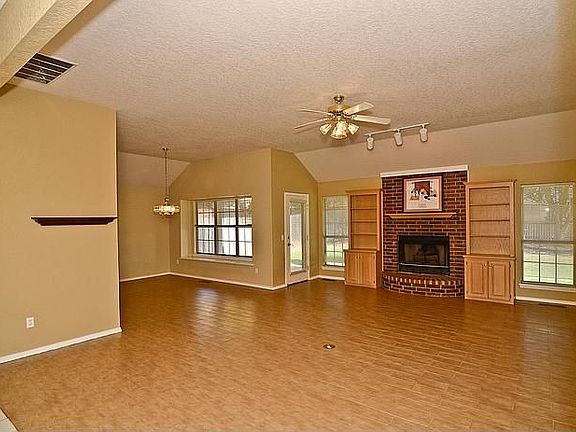3rd image of 6621 NW 131st St