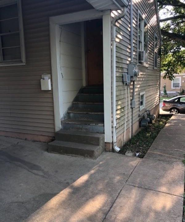 1st image of 301 E Illinois St APT 5