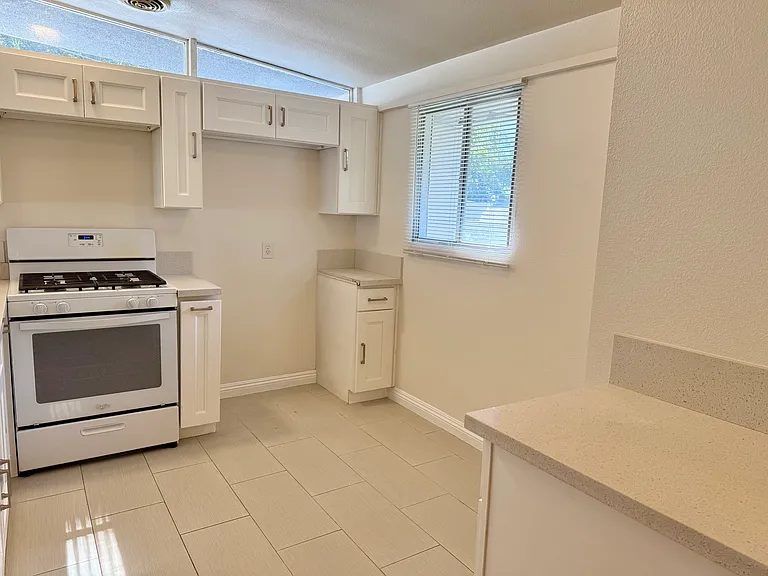 1113 Gravelia St — Photo 4