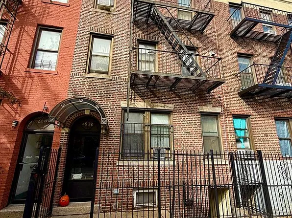 45-32 40th St, Sunnyside, NY 11104