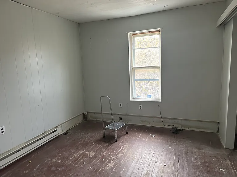 302 W Snyder Ave — Photo 5