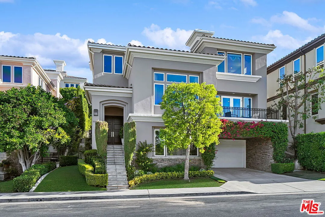 5 bed, 5.0 bath, 4583 sqft, $20,000 — Photo 1