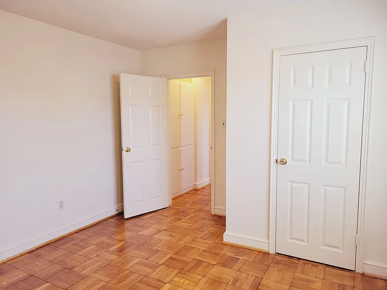 Boulevard Courts Apartments — Photo 28