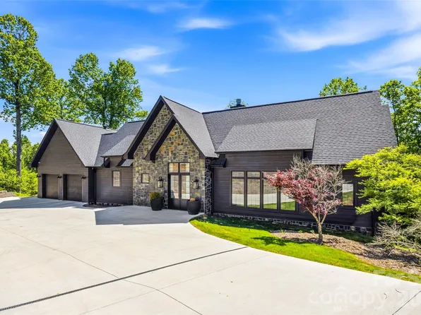 241 Tower Cir, Laurel Park, NC 28739