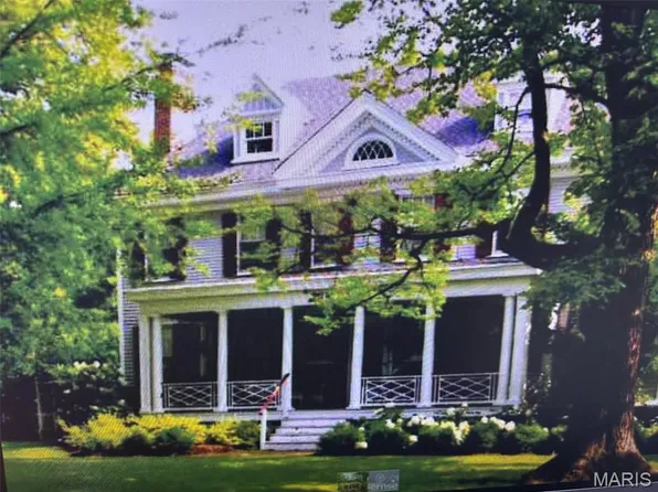 231 E Argonne Dr, Saint Louis, MO 63122