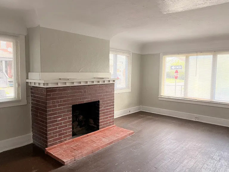 1601 Holyrood Rd — Photo 8