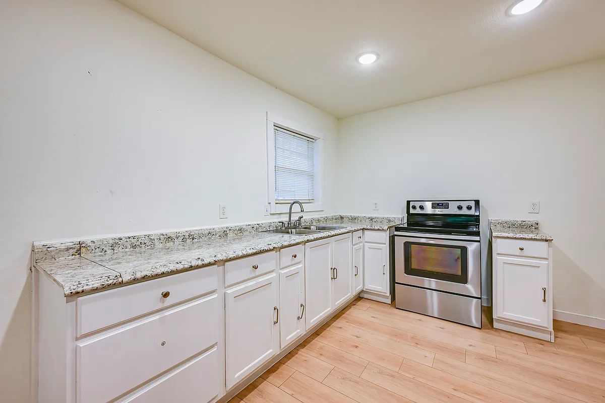 Building Photo - 2615 Lenway St