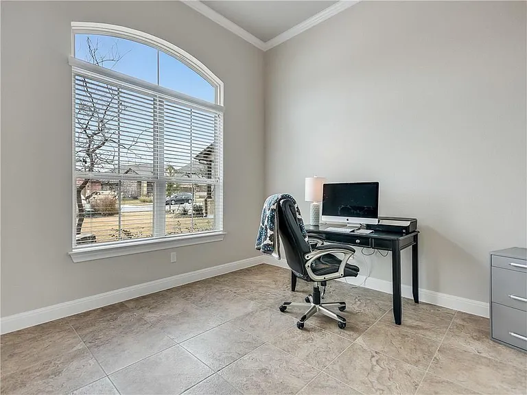 3013 Tempe Dr — Photo 1