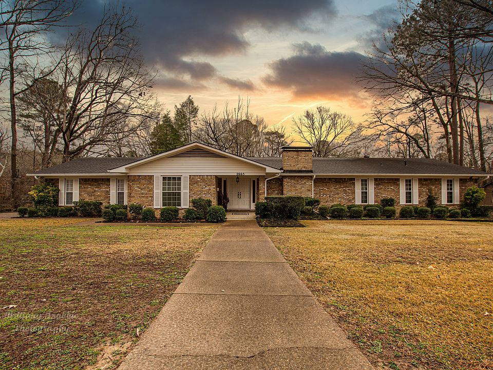 1st image of 2665 Beechwood Ave