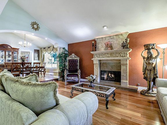 4th image of 519 Honey Lake Ct