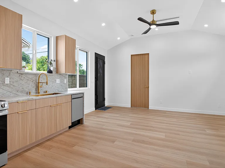 17501 Los Alimos St #10809 — Photo 20