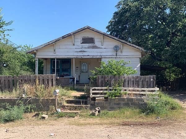 1st image of 908 E Hullum St