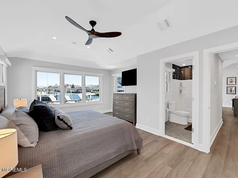 347 Bay Ln — Photo 29