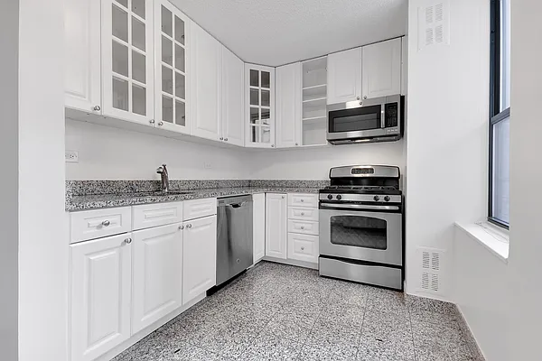 Rented by Cooper & Cooper Real Estate | media 26