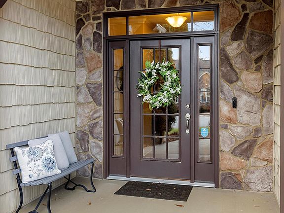 3rd image of 3710 Willow Lake Cir