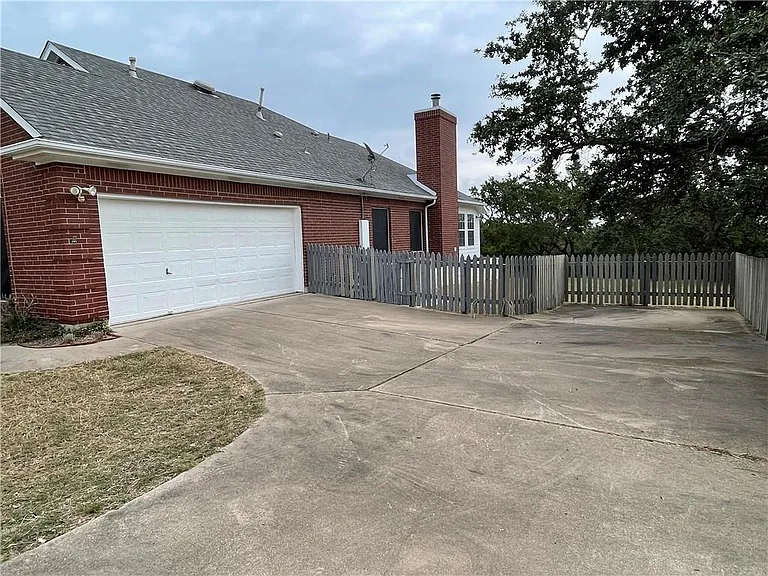 10501 Hill Country Skyline — Photo 23