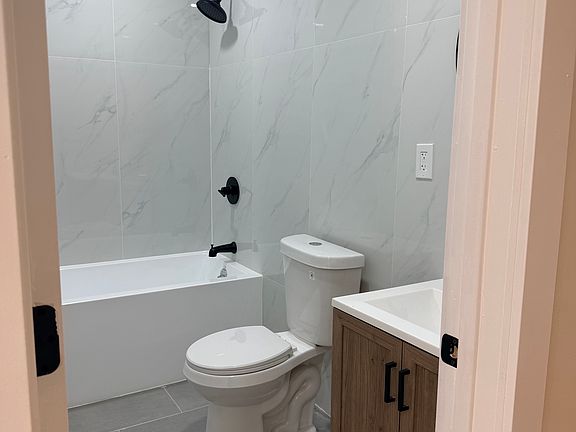 2nd image of 207-209 Hansbury Ave #1