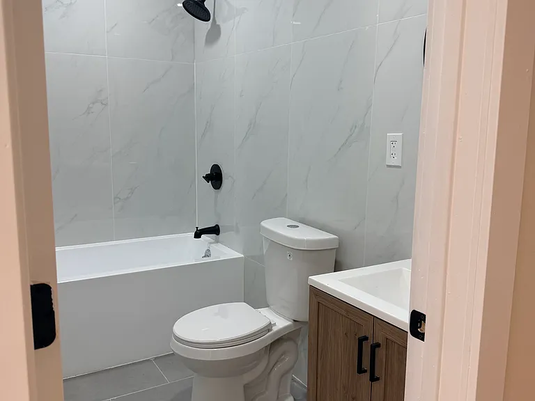 207-209 Hansbury Ave #1 — Photo 2
