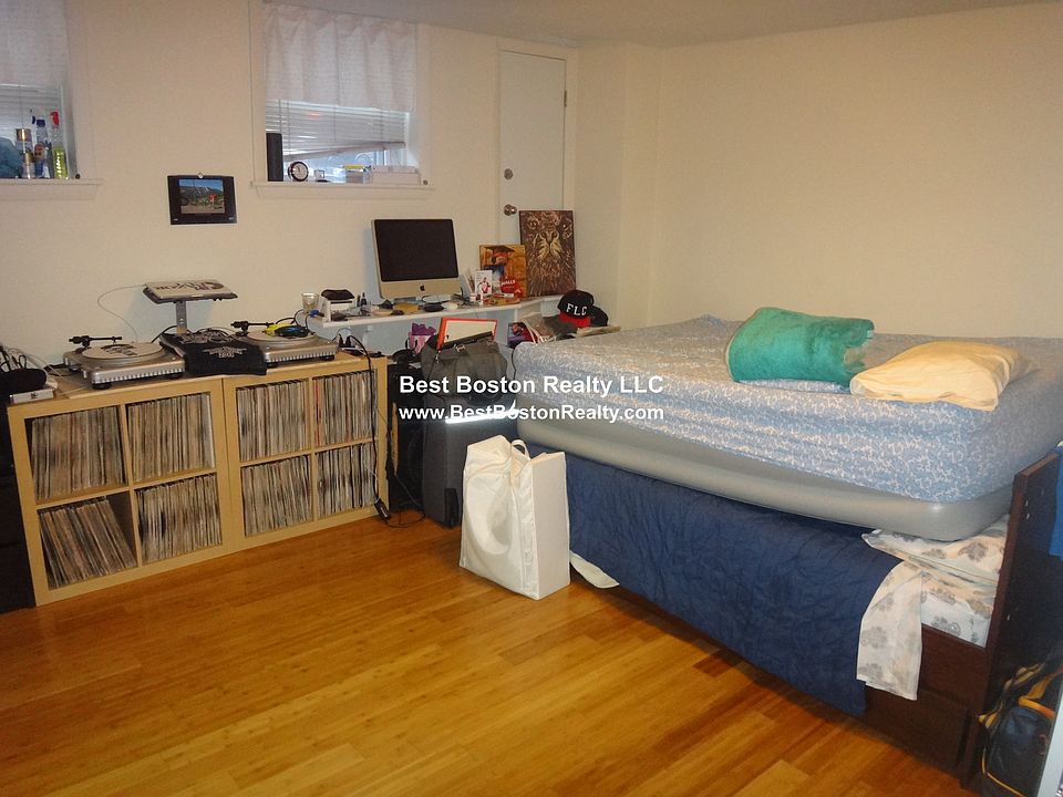 1st image of 120 Charles St #1