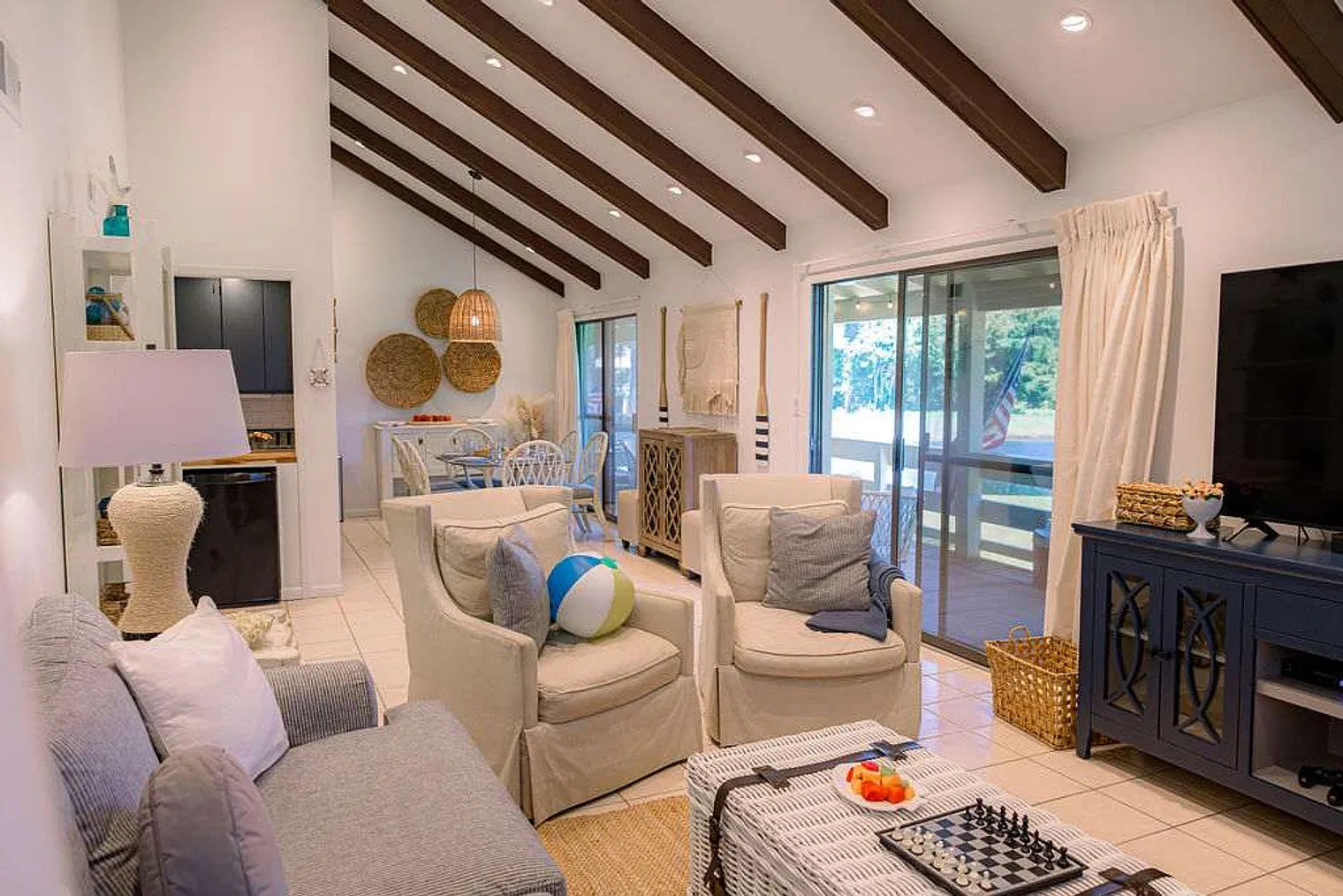 3 bed, 2.0 bath, 1302 sqft, $5,082 — Photo 3